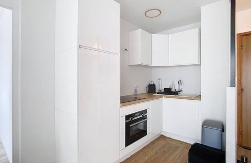 Stella-Plage Apartment | Charming Apartment for 4, Steps from the Beach, Bright with Balcony!