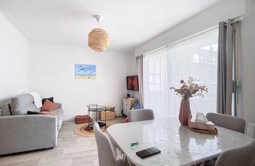 Stella-Plage Apartment | Charming Apartment for 4, Steps from the Beach, Bright with Balcony!