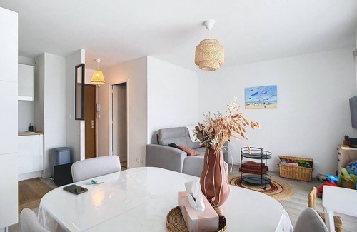 Stella-Plage Apartment | Charming Apartment for 4, Steps from the Beach, Bright with Balcony!