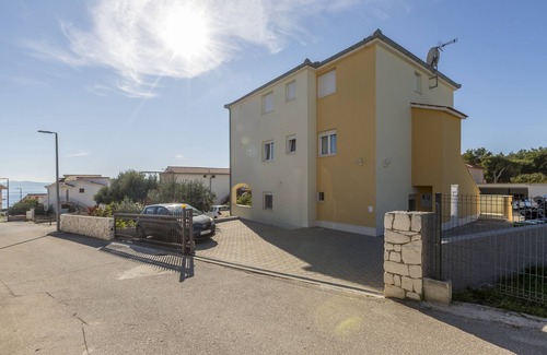 Okrug Gornji Apartment | Charming apart.sa Terasom,250m od Mora,Parking,Wi-Fi,Roštilj,4 zvjezdice*