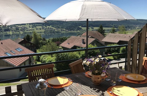 Les Grangettes Apartment | Charming apartment on Lake Saint-Point