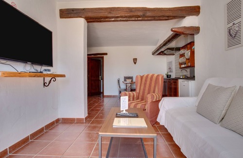 La Asomada Apartment | Charming Apartment "2" with Terrace, Community Pool & Wi-Fi