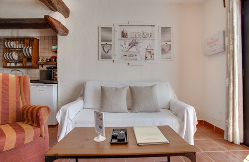 La Asomada Apartment | Charming Apartment "2" with Terrace, Community Pool & Wi-Fi