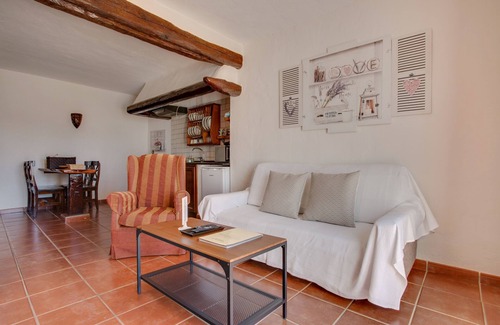 La Asomada Apartment | Charming Apartment "2" with Terrace, Community Pool & Wi-Fi