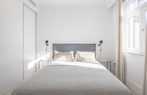 Santos House | Charming Apartment in a Private Condominium with Pool (2B)