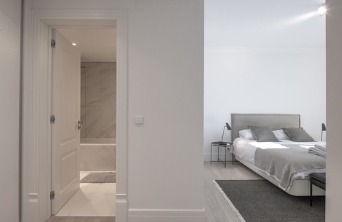 Santos House | Charming Apartment in a Private Condominium with Pool (2B)