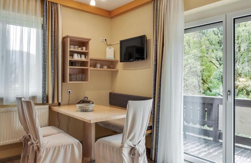 Zell am See Apartment | Charming Apartment in Zell am See with Mountain Views