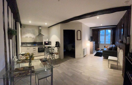 Lanvallay Apartment | Charming Apartment in Dinan