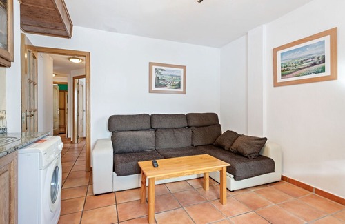 Gudar Apartment | Charming Apartment in Gudar with Terrace