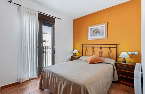 Gudar Apartment | Charming Apartment in Gudar with Terrace