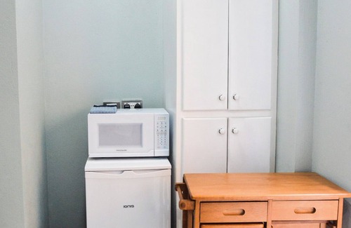 Colonarie House | Charming apartment with WiFi and AC in peaceful Golden Vale