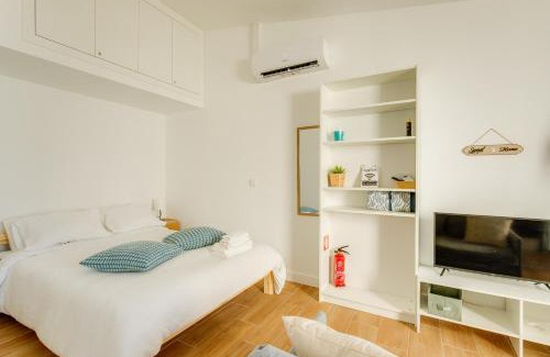 Charneca de Caparica e Sobreda Apartment | Charming Aroeira Beach Studio