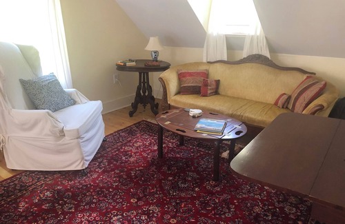 Surry House | Charming barn in lovely Surry with AC, WiFi