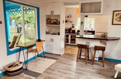 Leucadia Cottage | Charming beach cottage in a beautiful garden setting.