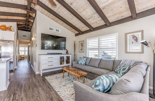 Jamaica Beach House | Charming beach house/Canal living/Grills/kayaks!