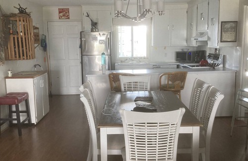 Holden Beach Cottage | Charming Beach House with Front and Back Porch water views