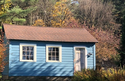 Sheffield Cottage | Charming Berkshires cottage is your perfect ski vacation home!