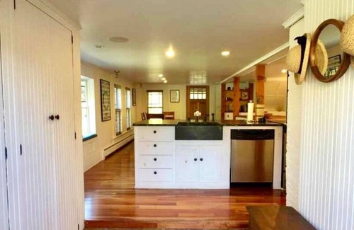 Sheffield Cottage | Charming Berkshires cottage is your perfect ski vacation home!