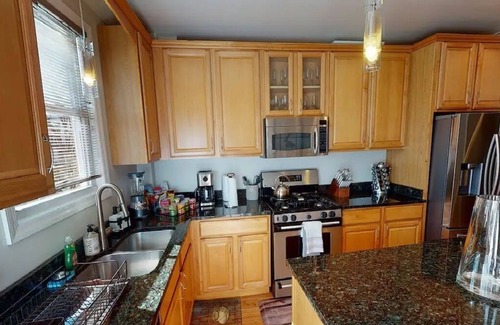 Bloomingdale House | Charming Bloomingdale Row Home with Deck and Parking