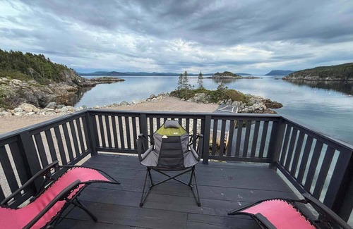 Terra Nova Cabin | Charming boat house by the Ocean in beautiful Smith's Harbour, NL with WiFi