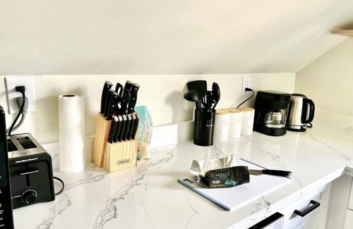 Renton House | Charming & Bright Gem: Awesome Location/AC/Laundry