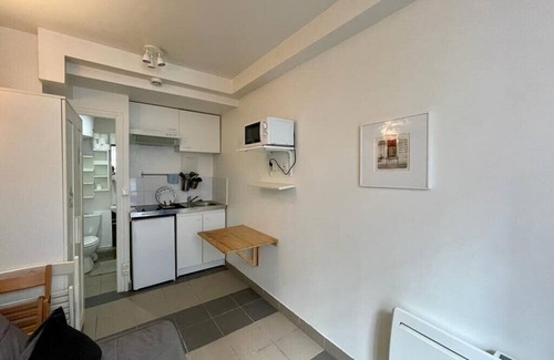 Quartier de la Goutte-d'Or Apartment | Charming bright studio near Montmartre