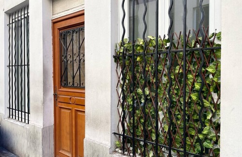 Quartier de la Goutte-d'Or Apartment | Charming bright studio near Montmartre