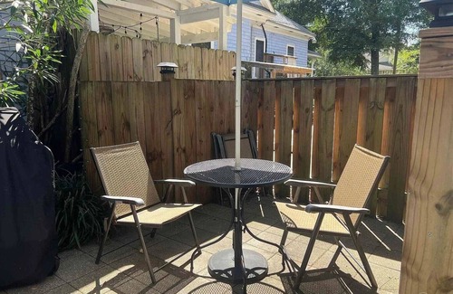 East Hill House | Charming bungalow #2 with AC and WiFi in lovely Pensacola