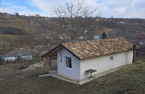 Probota House | Charming bungalow in peaceful Perieni with WiFi