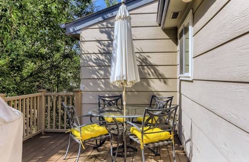Longmont House | Charming Bungalow - Longmont- Nearby Lyons Pet Friendly fenced yard