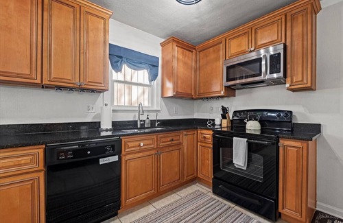 Overland Park House | Charming Bungalow with Spacious Yard