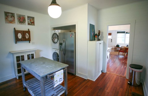 Thunderbolt House | Charming bungalow with wraparound porch in Thunderbolt