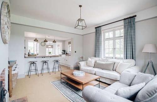 Sturminster Marshall Cottage | Charming Cottage with an acre of garden in Dorset Countryside