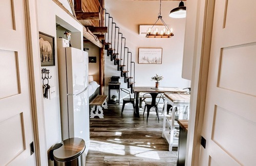 Concrete Cabin | Charming Cabin Getaway w/Hot Tub & River Mt. Views