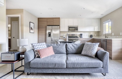 Campbell Apartment | Charming Campbell 1BR w/W/D, Pool, Gym, walk to WF + TJ, by Blueground