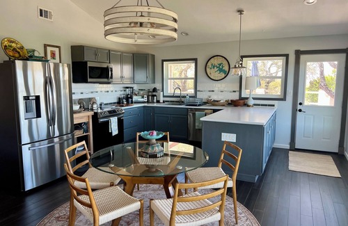 Canyon Lake House | Charming Canyon Lake House with Spectacular Lake View