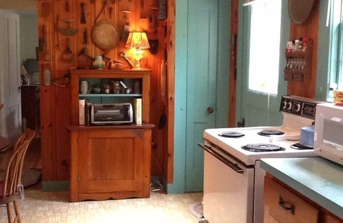 South Chatham Cottage | Charming Cape Cottage in Chatham, 2 Min From Beach