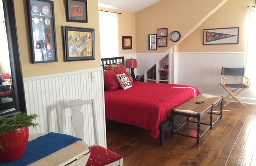 Oxford House | Charming Carriage apartment blocks from Oxford's Historic Square & Ole Miss