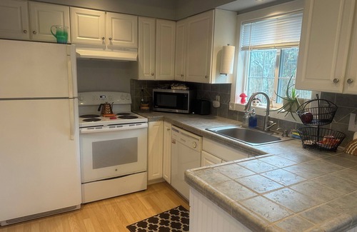 Skidmore Academy Historic District Cottage | Charming carriage house in Ashland near downtown