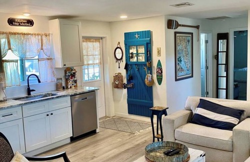 Mount Dora Cottage | Charming Celtic Cottage Retreat – 2 Bed, 1 Bath Haven"