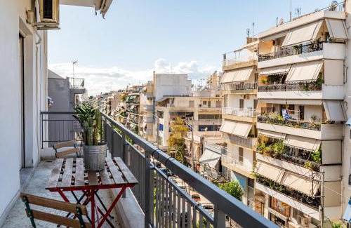 Kallithea Apartment | Charming Central Apt with Parking 3