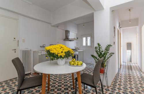 Kallithea Apartment | Charming Central Apt with Parking 3