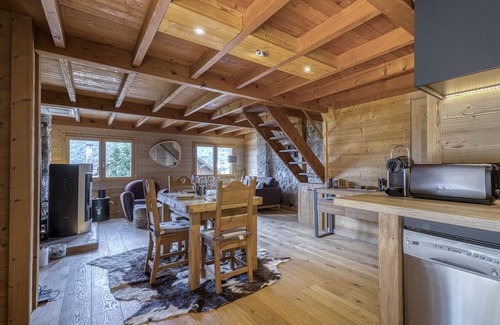 Bluffy Ski Chalet | 🏡 Charming Chalet with Pool – Between Lake and Mountains in Bluffy