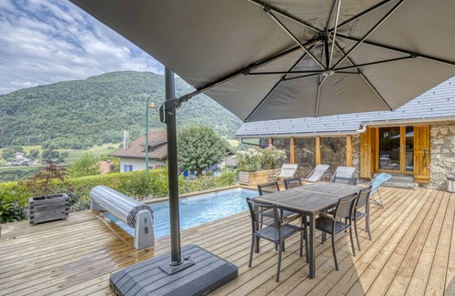 Bluffy Ski Chalet | 🏡 Charming Chalet with Pool – Between Lake and Mountains in Bluffy