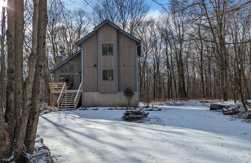 Gouldsboro Ski Chalet | Charming chalet with walking distance to Big Bass Lake