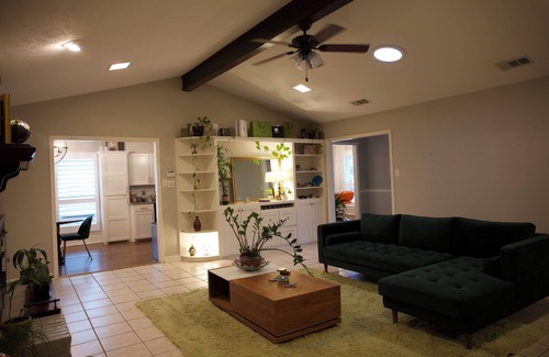 Allen House | Charming Classy & Elegant 2-bedroom home with fitness room! Sleeps 4