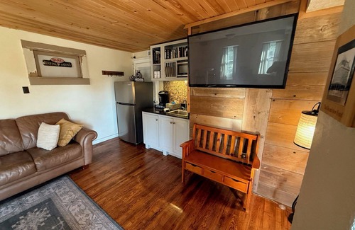 Berryville Apartment | Charming, comfortable apartment in historic Berryville, AR