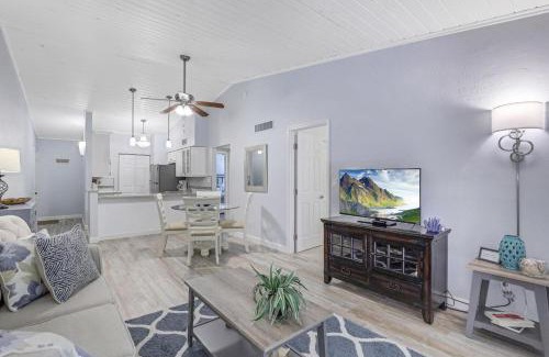 Marco Island House | Charming condo with two pools and steps to beach