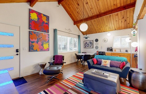 Seaside House | Charming & convenient cottage - one block from the beach & prom with front porch