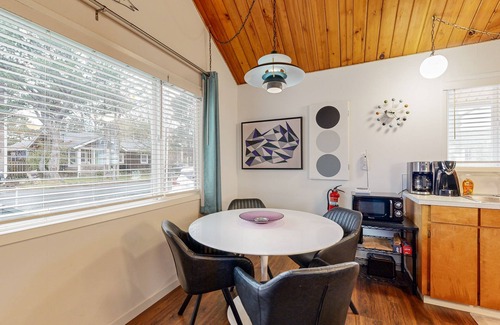 Seaside House | Charming & convenient cottage - one block from the beach & prom with front porch